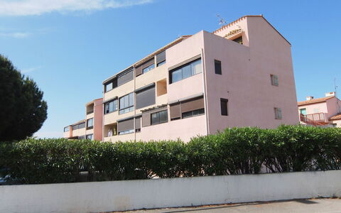 Les Terrasses Fleuries: Himmel, Plante, Bygning, Daytime, Ejendom, Vindue, Sky, Land Lot, Arkitektur, Urban Design