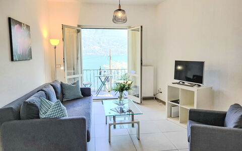 Brissago 724: Møbel, Couch, Indretning, Gulvbelægning, Etage, Stue, Bord, Værelse, Lejlighed