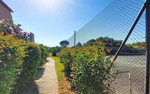 Tennis Résidence: Lejlighed, Arkitektur, Boligområde, Ejerlejlighed, Kompositmateriale, Urban Design, Altan, Blandet Brug, Skygge