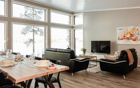 Villa Kallas: Møbel, Indretning, Trægulve, Gulvbelægning, Etage, Træ, Laminat Gulv, Stue, Couch, Loft