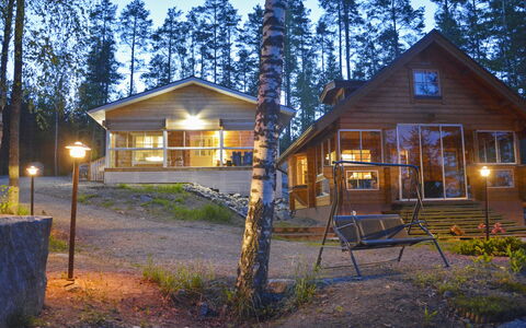 Kiviranta: Træ, Gulvbelægning, Etage, Møbel, Trægulve, Indretning, Køjeseng, Værelse, Bejdse, Hårdttræ