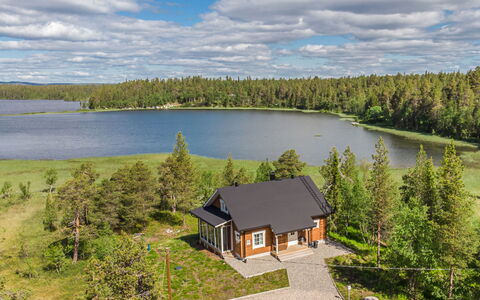 Villa Tunturisopuli: Møbel, Stol, Udendørs Møbler, Bord, Træ, Udendørs Bord, Køkken & Spisebord, Skygge, Have, Paraply