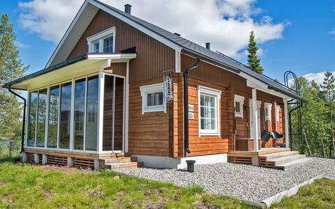 Villa Tunturisopuli: Møbel, Stol, Udendørs Møbler, Bord, Træ, Udendørs Bord, Køkken & Spisebord, Skygge, Have, Paraply