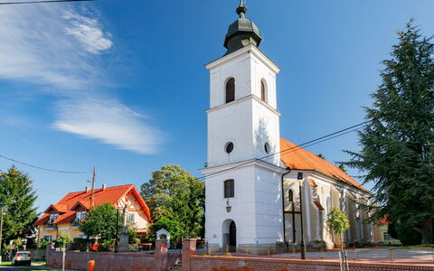 Balatonbereny 600: Himmel, Sky, Bygning, Plante, Træ, Tårn, Vindue, Kvarter, Landdistrikt, City