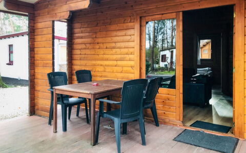 De Brenkberg: Bord, Ejendom, Møbel, Vindue, Træ, Plante, Stol, Indretning, Arkitektur, Skygge
