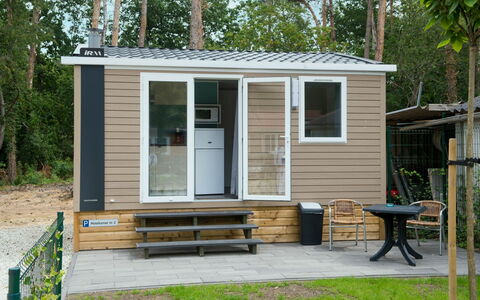 De Brenkberg: Plante, Ejendom, Vindue, Møbel, Bygning, Træ, Træ, Skygge, Hus, Udendørs Møbler