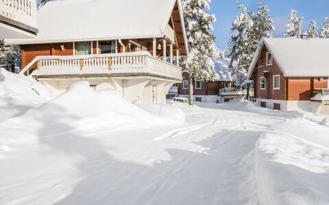 Alppikylä 3B: Møbel, Stol, Udendørs Møbler, Bord, Træ, Udendørs Bord, Køkken & Spisebord, Skygge, Have, Paraply