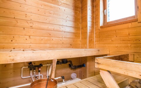 Alppikylä 1B: Møbel, Stol, Udendørs Møbler, Bord, Træ, Udendørs Bord, Køkken & Spisebord, Skygge, Have, Paraply