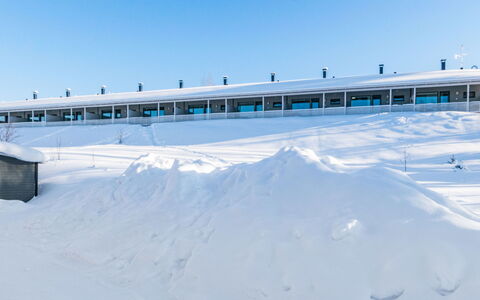 Skivillas 78 Ukkohalla (1): Møbel, Stol, Udendørs Møbler, Bord, Træ, Udendørs Bord, Køkken & Spisebord, Skygge, Have, Paraply