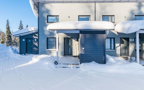 Skivillas 78 Ukkohalla (1): Møbel, Stol, Udendørs Møbler, Bord, Træ, Udendørs Bord, Køkken & Spisebord, Skygge, Have, Paraply