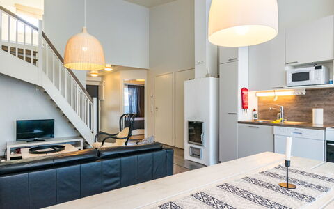 Skivillas 78 Ukkohalla (1): Møbel, Stol, Udendørs Møbler, Bord, Træ, Udendørs Bord, Køkken & Spisebord, Skygge, Have, Paraply