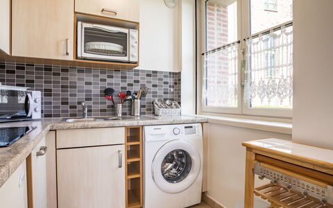 Le Parc du Prieuré: Køkkenvask, Ejendom, Cabinetry, Vaskerum, Countertop, Køkken Apparat, Komfur, Vindue, Husholdningsapparat, Tap