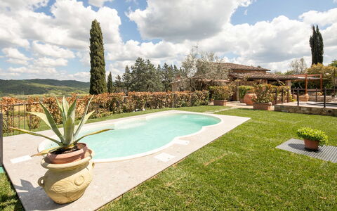 Valdambra Villa: Svømmepøl, Have, Udvej, Backyard, Landscaping, Eco Hotel, Stuehus, Estate, Hacienda, Gård