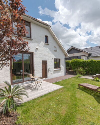 Hutje Bij de Zee: Plante, Sky, Bygning, Himmel, Ejendom, Vindue, Hus, Land Lot, Vegetationen, Sommerhus