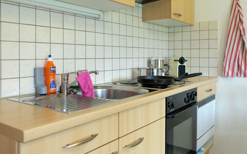 Luna: Køkken, Køkken Apparat, Countertop, Større Bandage, Køkkenvask, Komfur, Komfur, Cabinetry, Håndvask, Gaskomfur