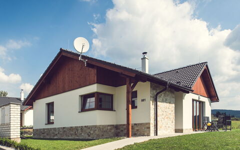 Lipno Nad Vltavou 86: Himmel, Vand, Sky, Plante, Bjerg, Grøn, Natur, Hegn, Naturlige Landskab, Træ