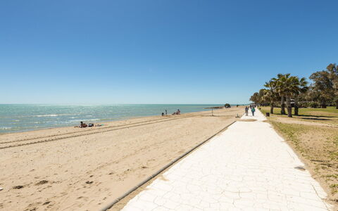 Cala Blanca i: Strand, Kyst, Horisont, Coastal Og Oceaniske Landskabsformer, Hav, Kyst, Ocean, Fritid, Fritid, Cykel