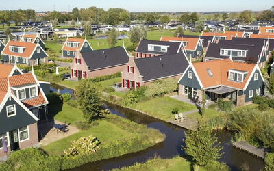 West-graftdijk 124: Bygning, Ejendom, Himmel, Plante, Vindue, Hus, Træ, Land Lot, Naturlige Landskab, Urban Design
