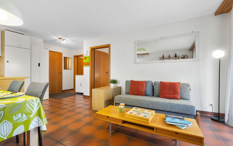 Alicia: Møbel, Bord, Bygning, Couch, Komfort, Træ, Orange, Textile, Belysning, Seng