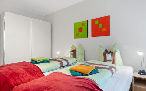 Alicia: Møbel, Komfort, Bygning, Azure, Textile, Træ, Orange, Seng, Indretning, Etage