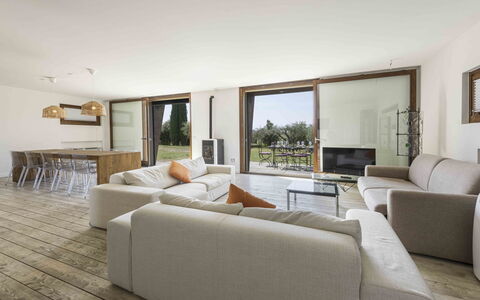 Casina Dell'acquaborra: Gulvbelægning, Træ, Møbel, Etage, Indretning, Couch, Loft, Trægulve, Stue, Bord