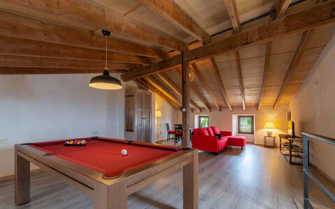 Boutique House: Ejendom, Bord, Møbel, Træ, Bygning, Belysning, Indretning, Pool, Arkitektur, Opholdsrum