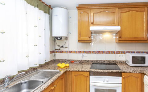 Acapulco Iii: Køkken, Countertop, Indretning, Gulvbelægning, Køkkenvask, Cabinetry, Håndvask, Større Bandage, Køkken Apparat, Hjem