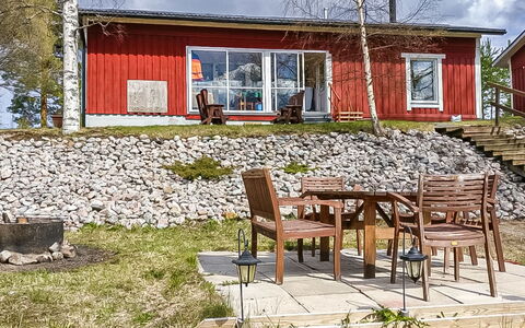 Kivirinne: Møbel, Stol, Udendørs Møbler, Bord, Træ, Udendørs Bord, Køkken & Spisebord, Skygge, Have, Paraply