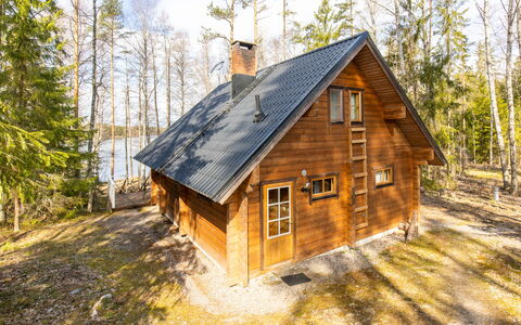 Paapuuri: Træ, Gulvbelægning, Etage, Møbel, Trægulve, Indretning, Køjeseng, Værelse, Bejdse, Hårdttræ