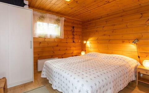 Paapuuri: Træ, Gulvbelægning, Etage, Møbel, Trægulve, Indretning, Køjeseng, Værelse, Bejdse, Hårdttræ