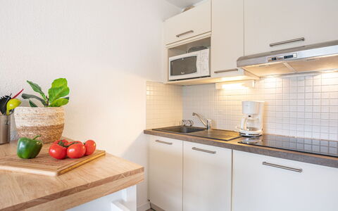 Carnac 134: Countertop, Cabinetry, Ejendom, Køkkenvask, Håndvask, Komfur, Køkken Apparat, Køkken, Træ, Indretning
