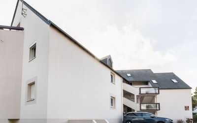 Carnac 134: Bord, Ejendom, Cabinetry, Bygning, Tallerkner, Træ, Countertop, Indretning, Bordservice, Køkken Apparat