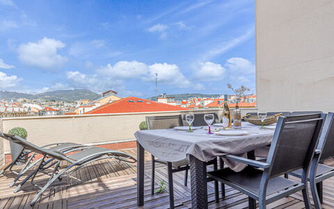 Les Terrasses de L'Escurial: Plante, Bygning, Daytime, Ejendom, Vand, Himmel, Blå, Azure, Træ, Arecales