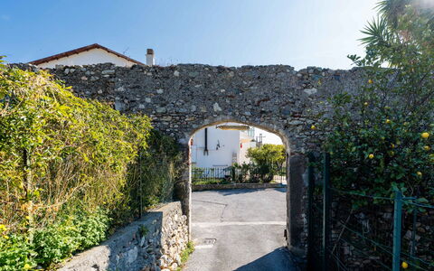 Marisol: Lejlighed, Udvej, Stol, Skygge, Altan, Køkken & Spisebord, Restaurant, Eco Hotel, Hotel