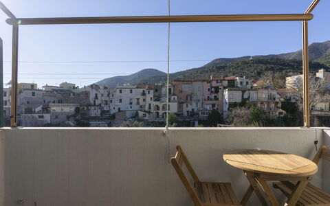 Toirano 604: Sky, Himmel, Bygning, Vindue, Hus, Træ, Træ, Facade, Ejendom, Landdistrikt