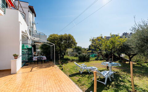 Marisol: Lejlighed, Udvej, Stol, Skygge, Altan, Køkken & Spisebord, Restaurant, Eco Hotel, Hotel