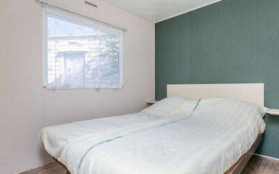 Lommel 101: Møbel, Bygning, Ejendom, Komfort, Vindue, Azure, Træ, Bed Frame, Seng