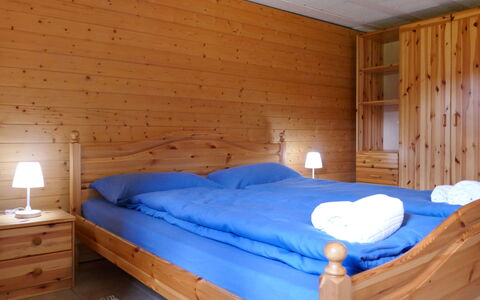 Rustico Dolomia: Møbel, Ejendom, Bygning, Komfort, Træ, Azure, Bed Frame, Seng, Indretning, Arkitektur