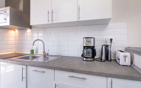 Las Perlas: Køkkenvask, Håndvask, Ejendom, Tap, Countertop, Cabinetry, Køkken, Sanitærarmatur, Komfur, Belysning