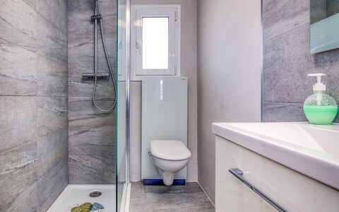 Las Perlas: Sanitærarmatur, Ejendom, Fotografi, Hvid, Purple, Badeværelse, Toiletbræt, Bygning, Sort, Indretning