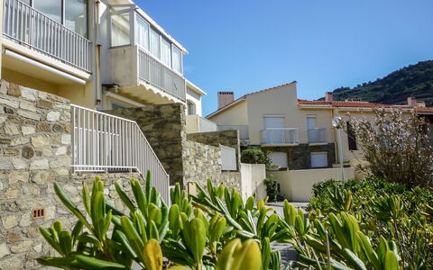 Les Batteries: Ejendom, Vegetationen, Hus, Boligområde, Ejendom, Arkitektur, Bygning, Hjem, Kvarter, Botanik
