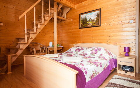 Antoś: Bygning, Ejendom, Møbel, Komfort, Træ, Indretning, Billedramme, Hus, Bed Frame, Etage