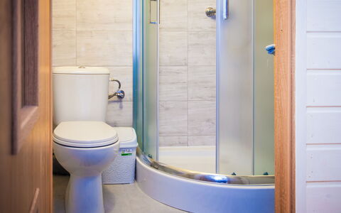 Antoś: Sanitærarmatur, Ejendom, Toiletbræt, Toilet, Badeværelse, Brusehoved, Blå, Purple, Bruser