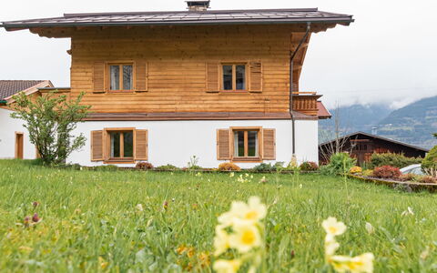 Haus Weickl: Blomst, Plante, Bygning, Ejendom, Vindue, Økoregion, Himmel, Naturlige Landskab, Hus, Land Lot