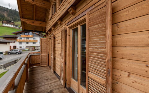 Haus Weickl: Bygning, Vindue, Plante, Træ, Etage, Gulvbelægning, Træ, Bejdse, Hårdttræ, Sidespor