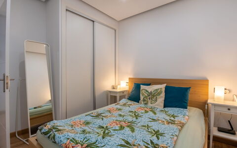 S'Illot-Cala Morlanda: Møbel, Ejendom, Bygning, Komfort, Azure, Bed Frame, Textile, Træ, Seng, Indretning
