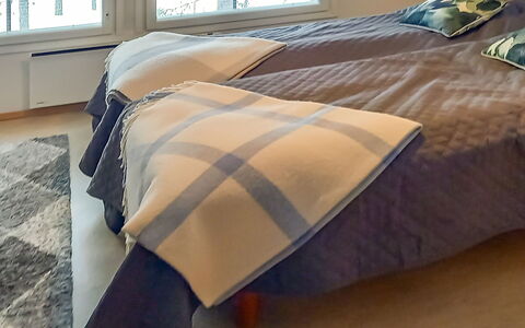 Vuolkuma B: Soveværelse, Sengetøj, Seng, Etage, Sengetøj, Gulvbelægning, Textile, Sengetøj, Indretning, Møbel