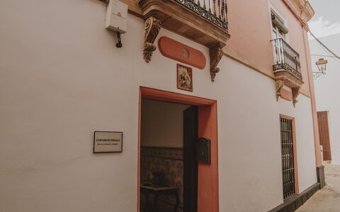 Posada La Casa Del Pintor: Ejendom, Bygning, Træ, Dør, Kvarter, Hus, Facade, Toner Og Skygger, Gulvbelægning