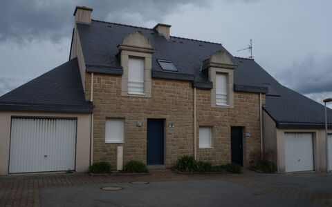 Résidence Ker Armor: Sky, Himmel, Bygning, Vindue, Dør, Hus, Land Lot, Plante, Sidespor