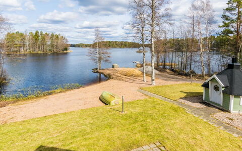 Villa Koivumäki: Vindue, Facade, Arkitektur, Dør, Hjem, Estate, Mansion, Skydevindue, Altan, Villa